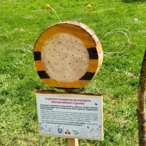 Info pčelica/hotel za kukce