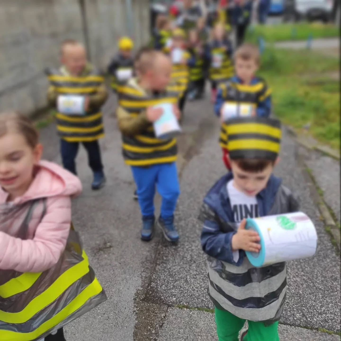 cvjetni prosvjedi-pcelice bubnjaju